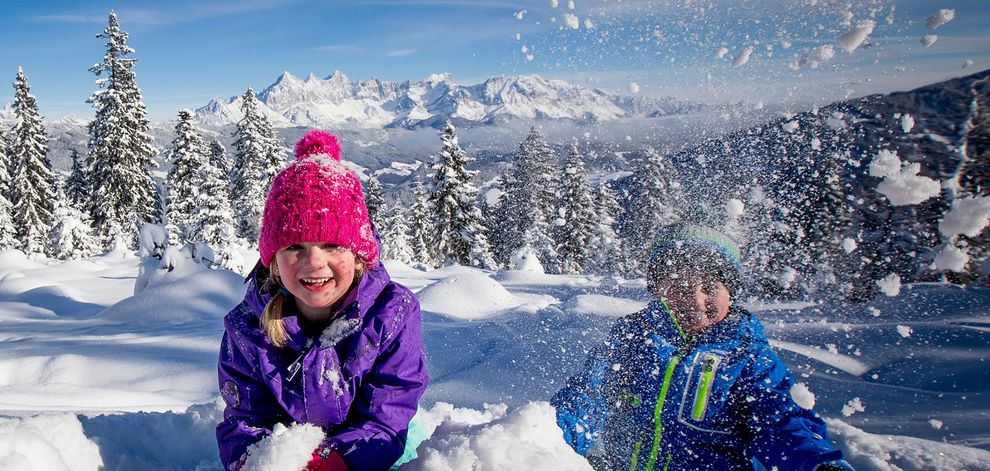 Kinder beim Spielen im Schnee © Tourismusinformation Filzmoos
